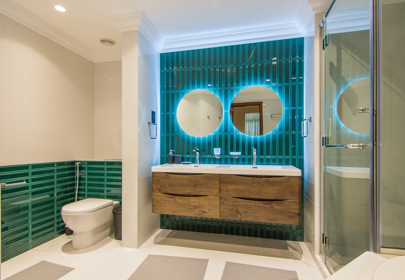 Apartment in Dubai - Luxury 2 BDR in Palm Jumeirah 