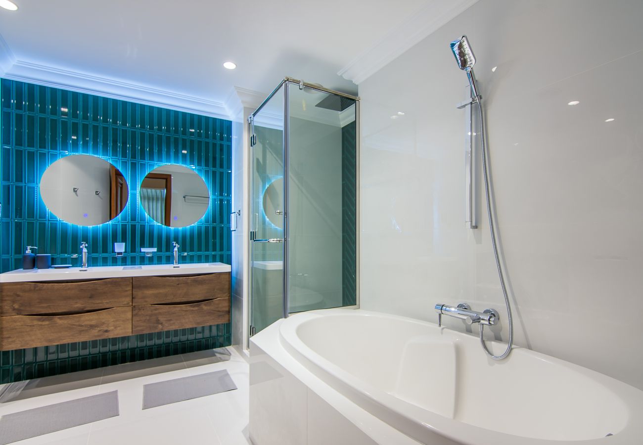 Apartment in Dubai - Luxury 2 BDR in Palm Jumeirah 
