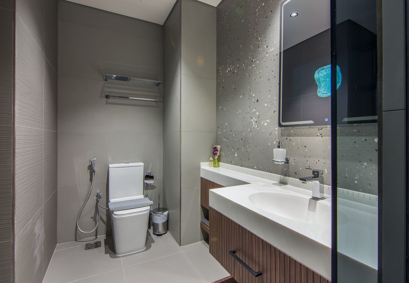 Apartment in Dubai - One Bedroom with Lake View 