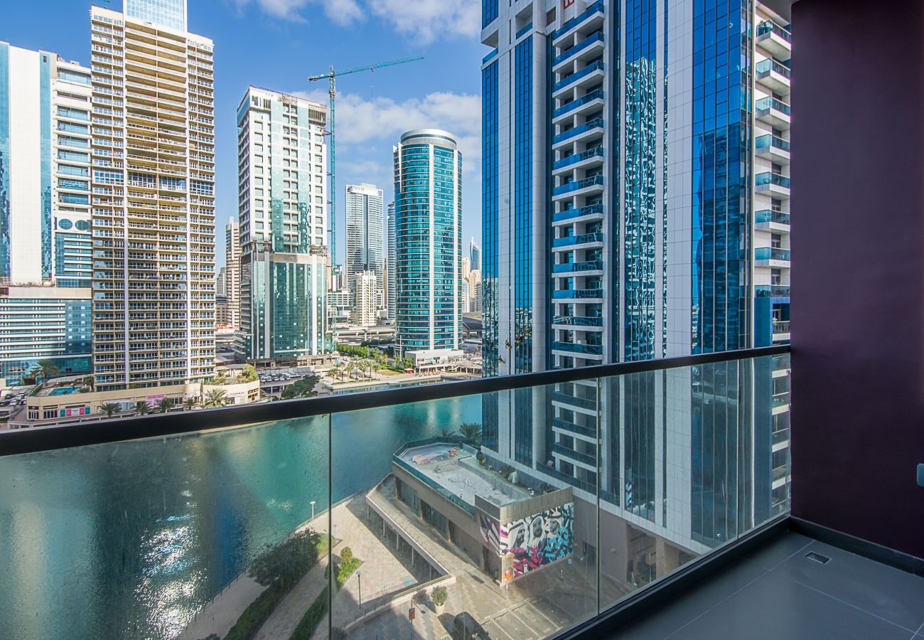 Apartment in Dubai - One Bedroom with Lake View 