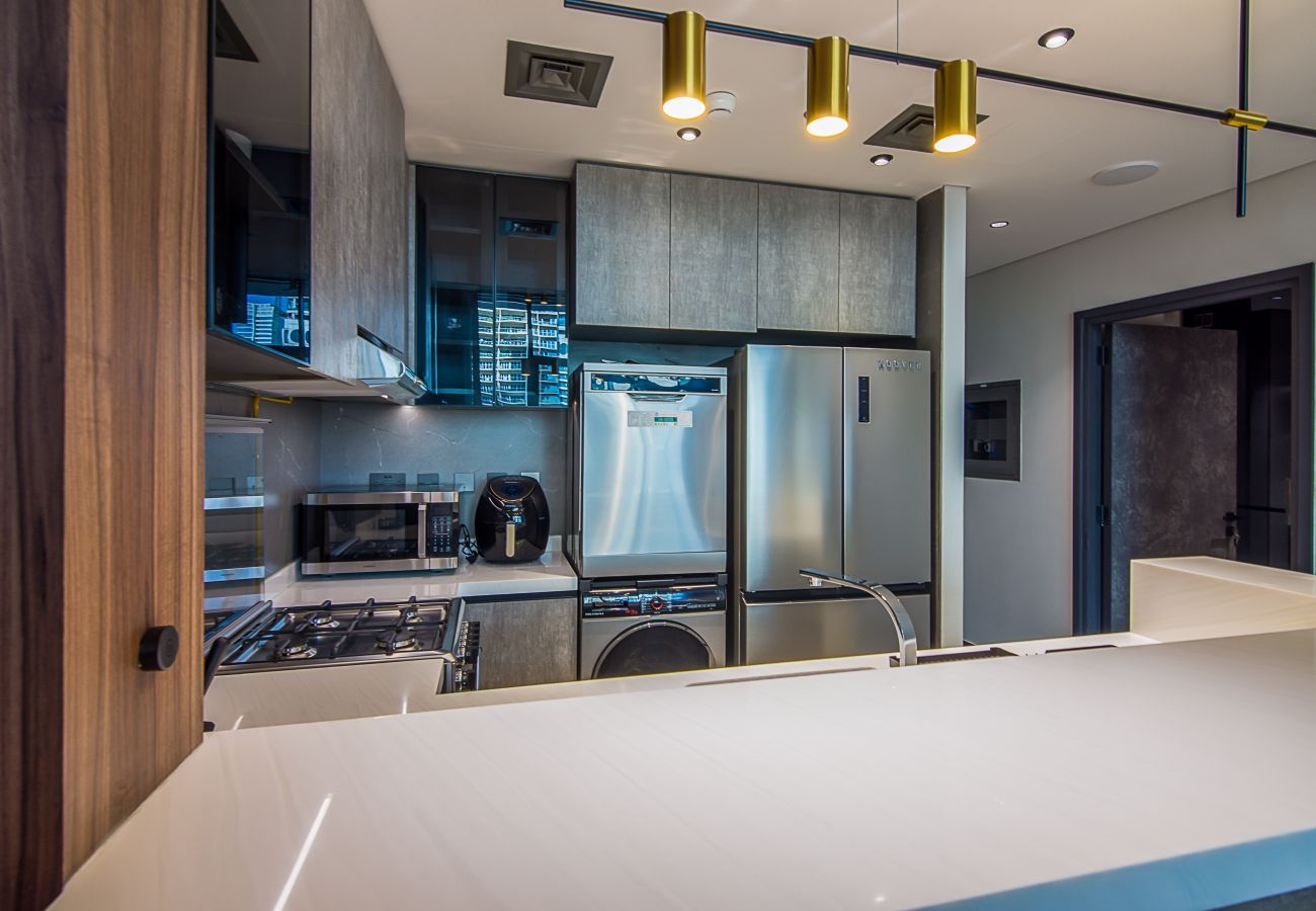 Apartment in Dubai - One Bedroom with Lake View 