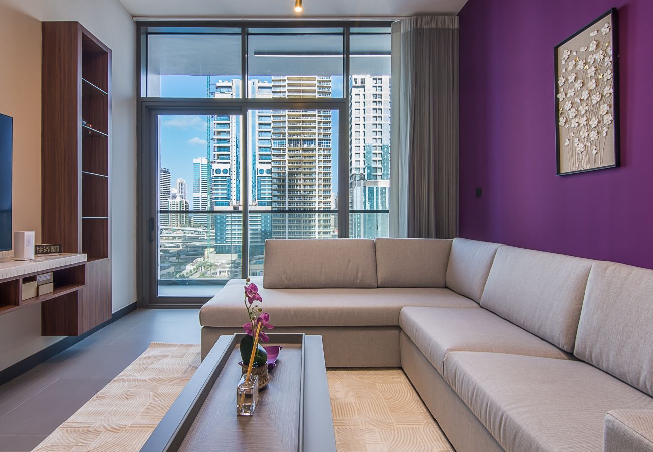 Apartment in Dubai - One Bedroom with Lake View 