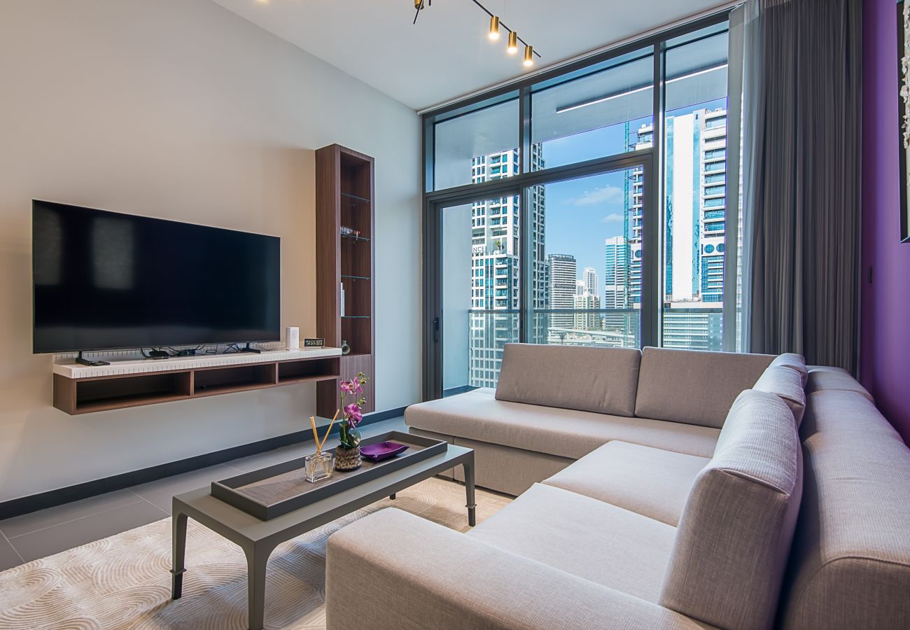 Apartment in Dubai - One Bedroom with Lake View 