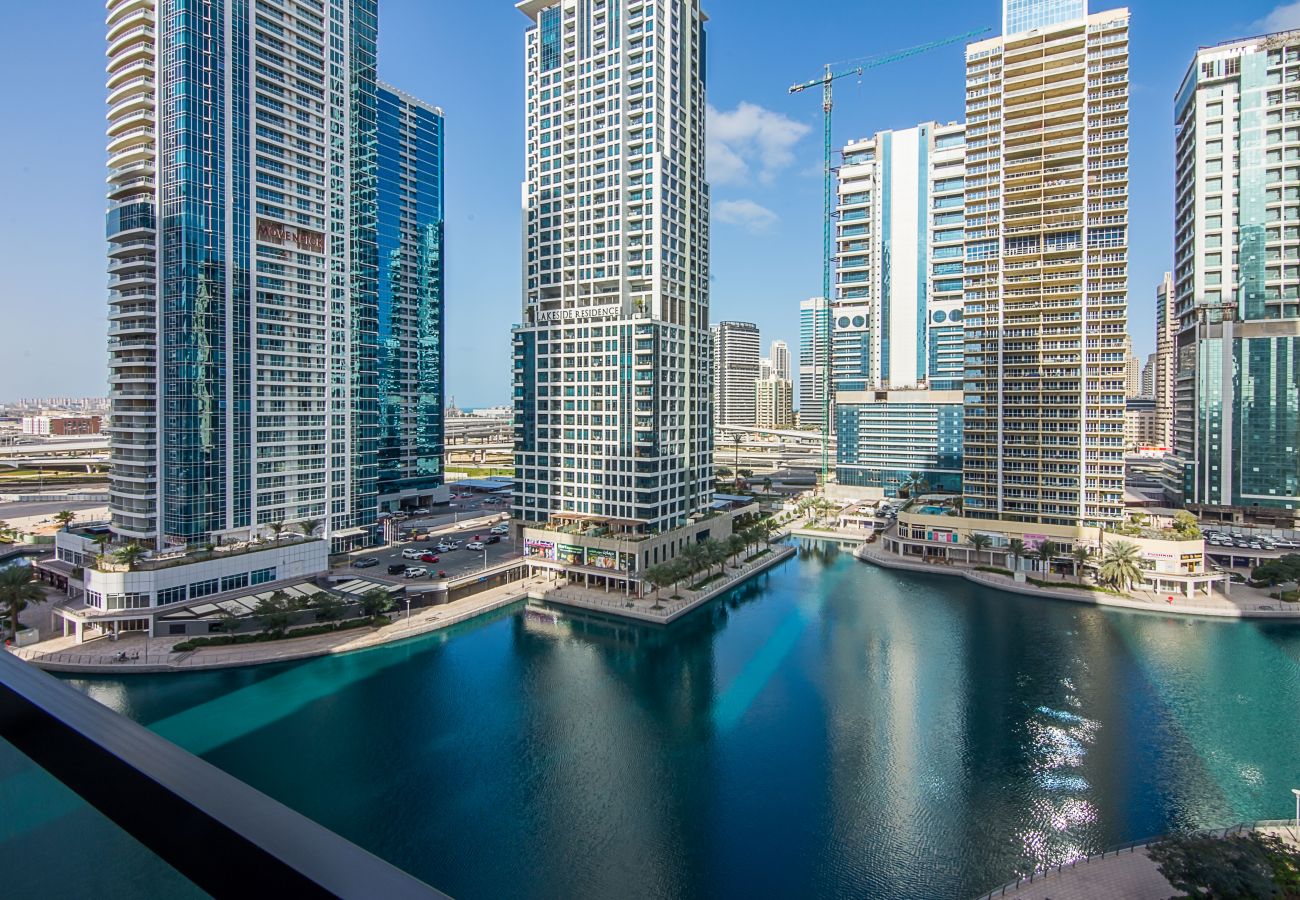 Apartment in Dubai - One Bedroom with Lake View 