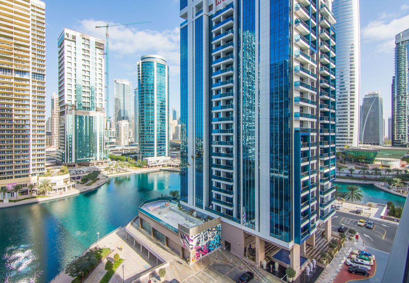 Apartment in Dubai - One Bedroom with Lake View 