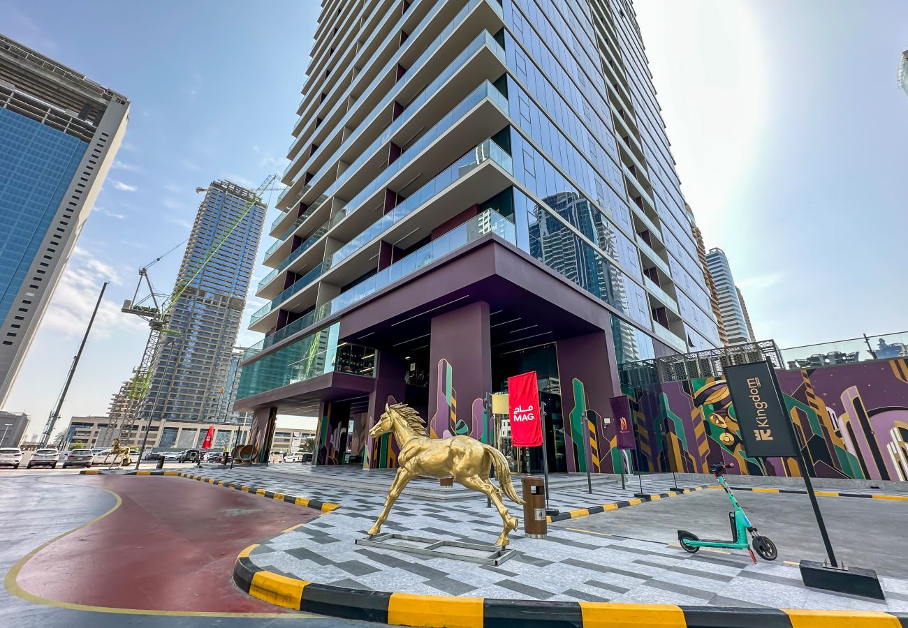 Apartment in Dubai - One Bedroom with Lake View 