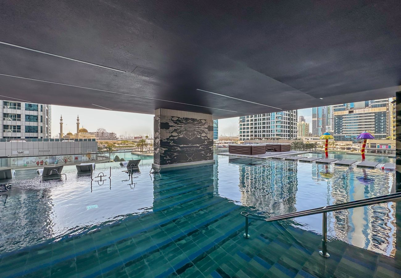 Apartment in Dubai - One Bedroom with Lake View 