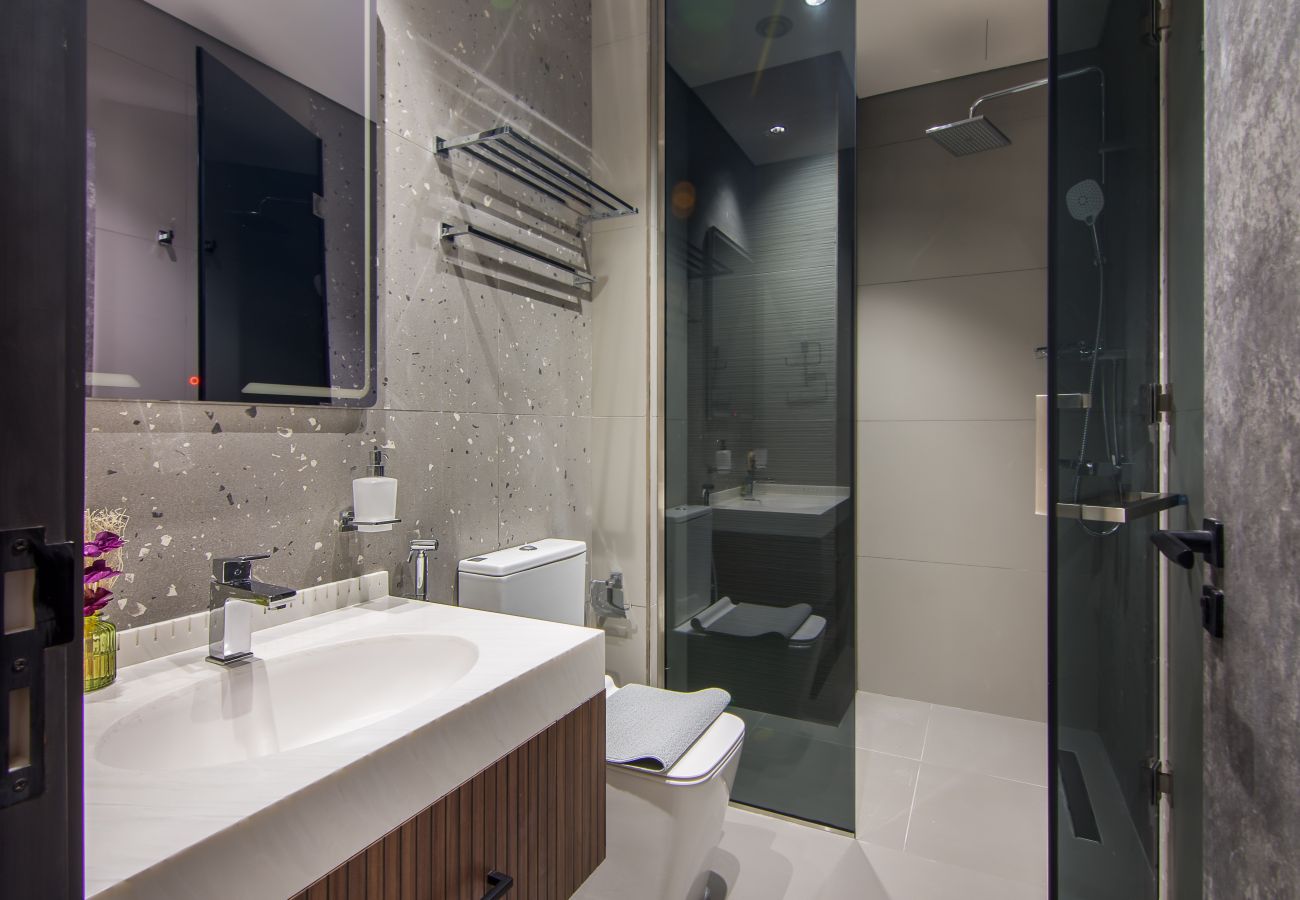 Apartment in Dubai - 2BR APARTMENT w/ LAKE VIEW