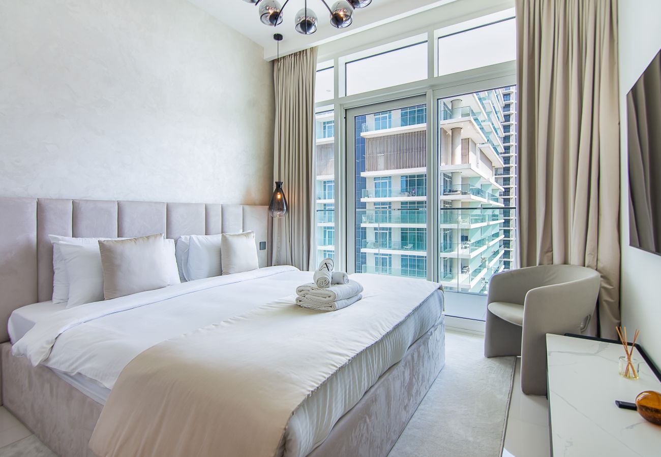 Apartment in Dubai - Luxury 3 Bedroom + Maid’s Room Apartment | Sunrise Bay Tower 1, Emaar Beachfront