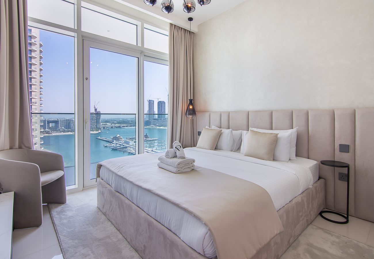 Apartment in Dubai - Luxury 3 Bedroom + Maid’s Room Apartment | Sunrise Bay Tower 1, Emaar Beachfront