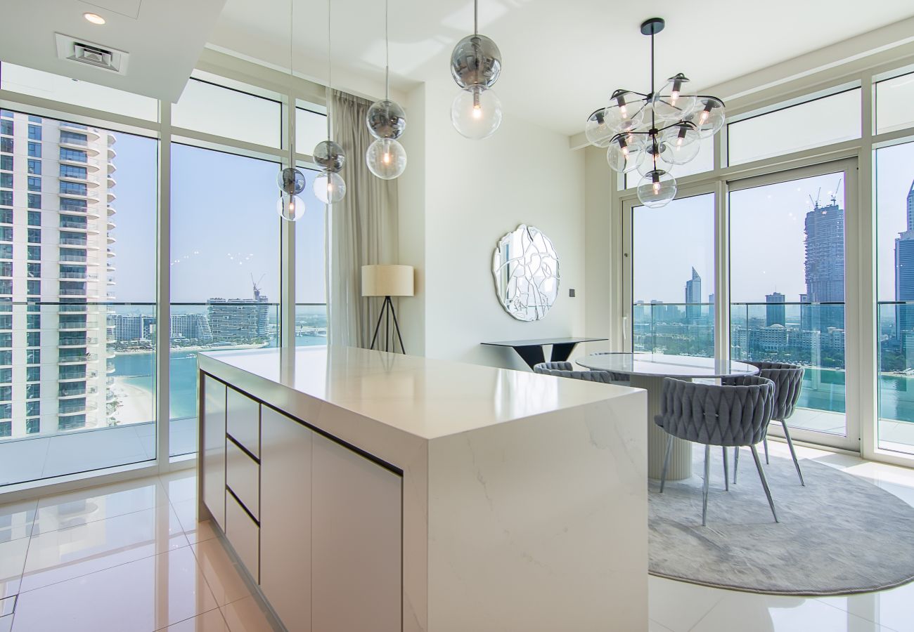 Apartment in Dubai - Luxury 3 Bedroom + Maid’s Room Apartment | Sunrise Bay Tower 1, Emaar Beachfront