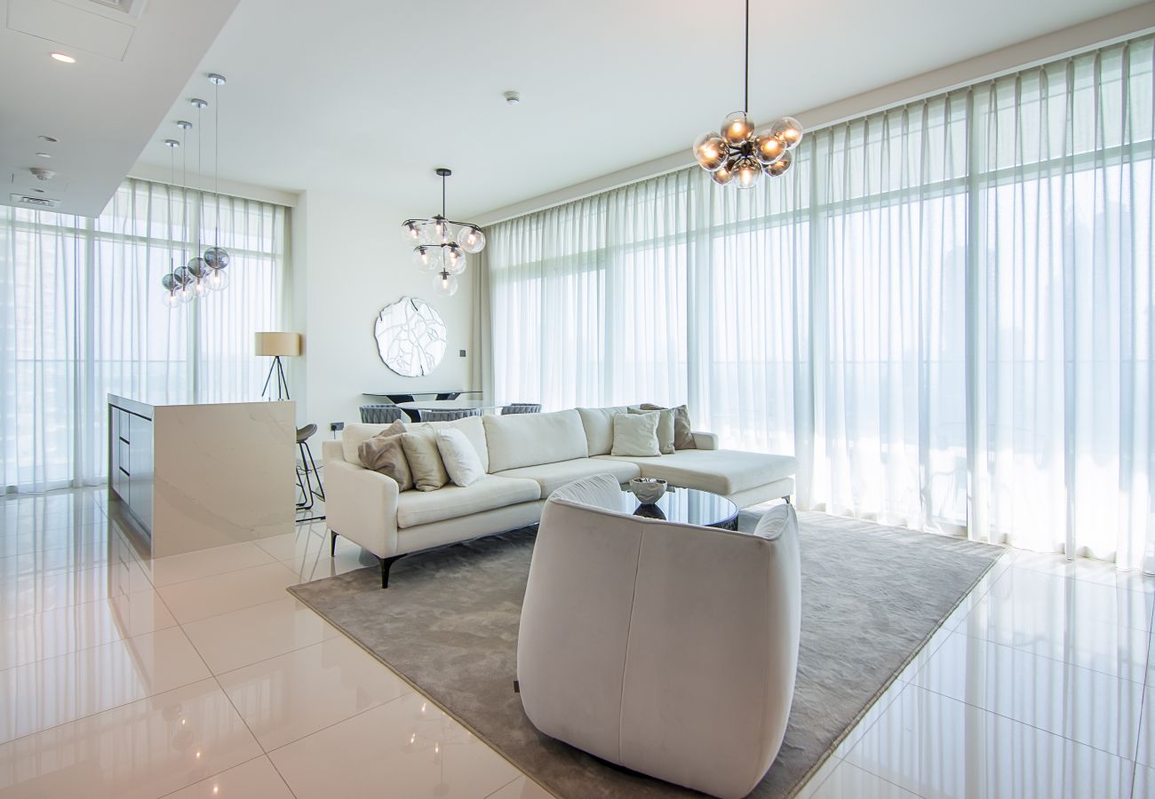 Apartment in Dubai - Luxury 3 Bedroom + Maid’s Room Apartment | Sunrise Bay Tower 1, Emaar Beachfront