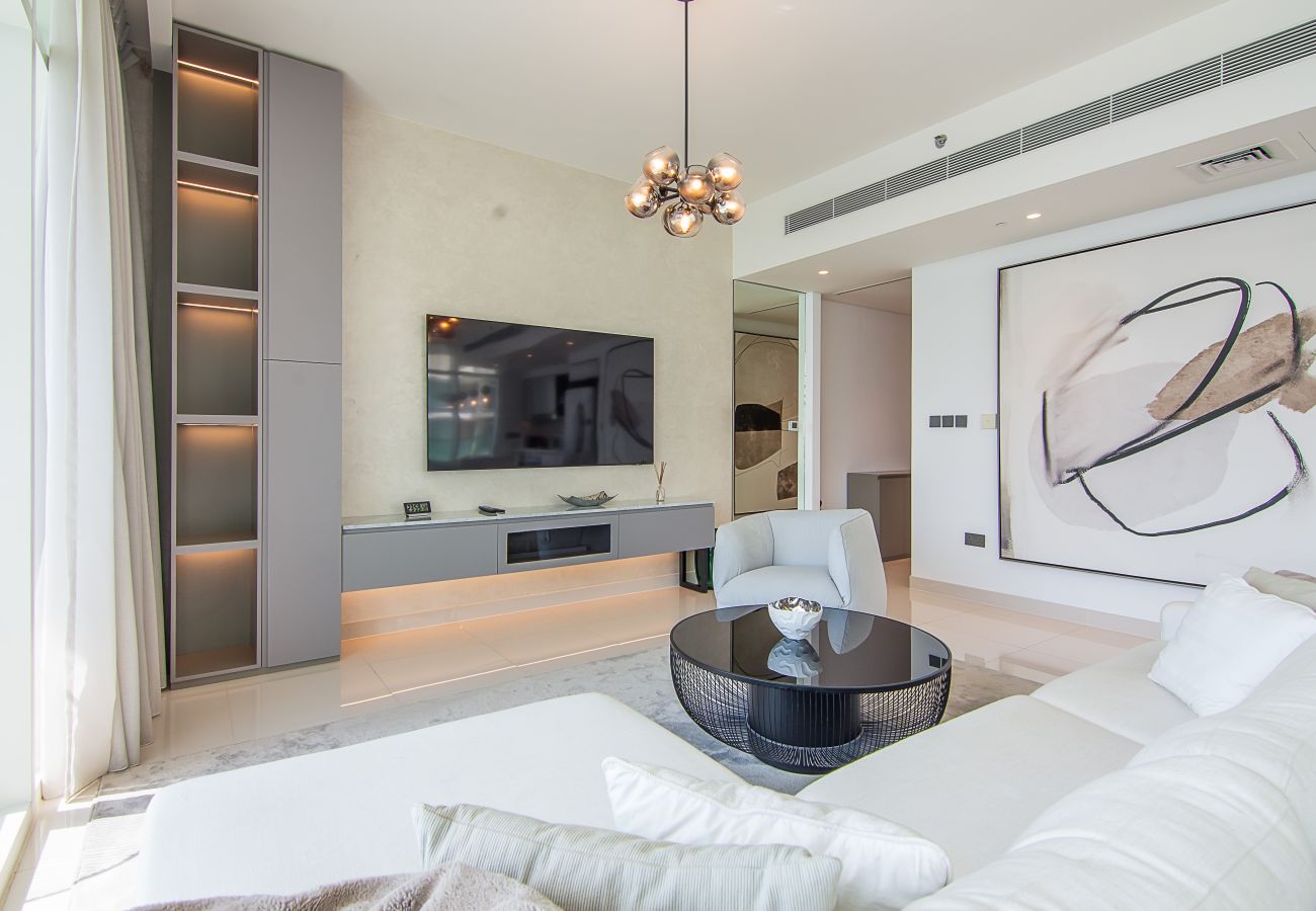 Apartment in Dubai - Luxury 3 Bedroom + Maid’s Room Apartment | Sunrise Bay Tower 1, Emaar Beachfront