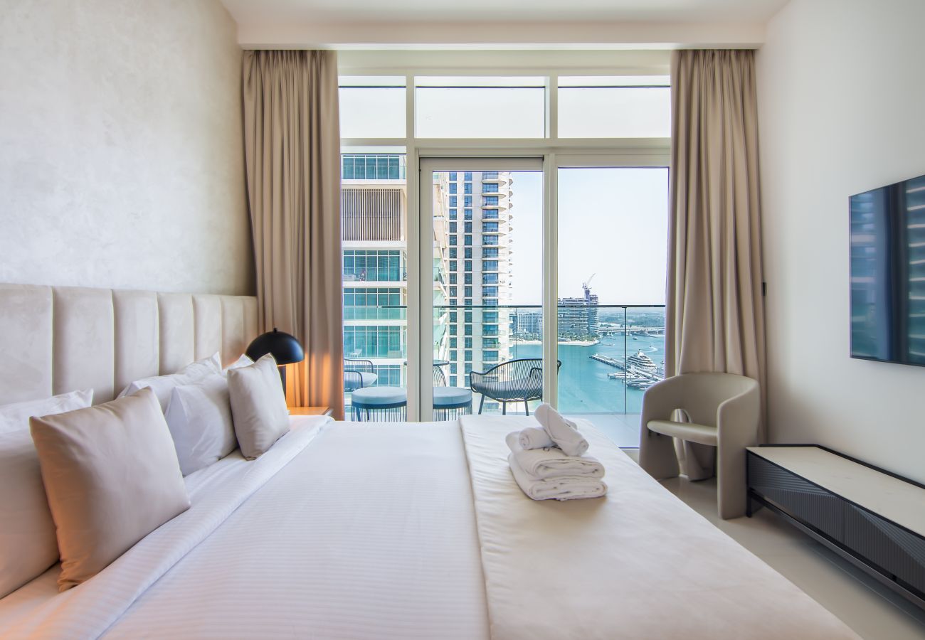 Apartment in Dubai - Luxury 3 Bedroom + Maid’s Room Apartment | Sunrise Bay Tower 1, Emaar Beachfront