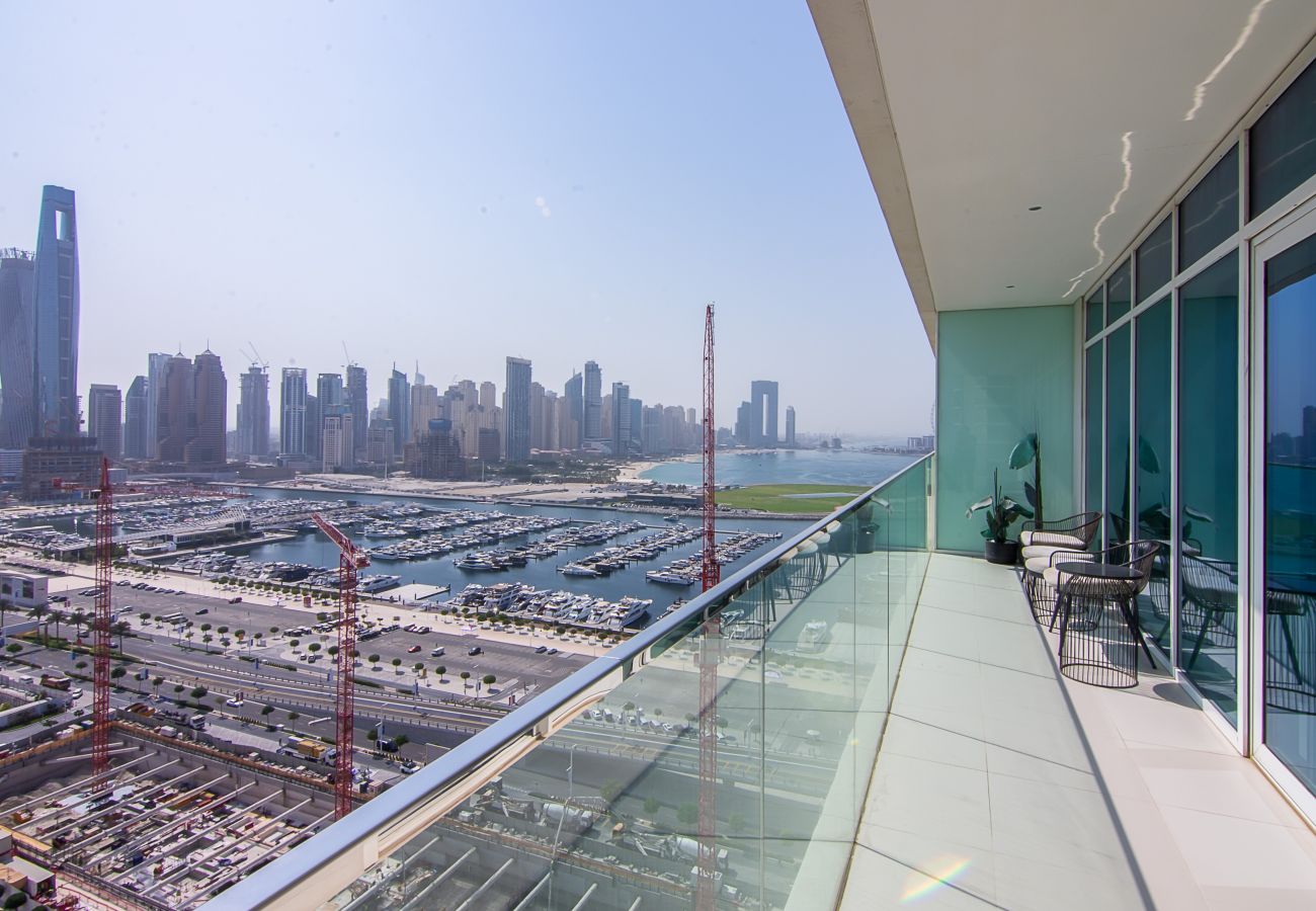 Apartment in Dubai - Luxury 3 Bedroom + Maid’s Room Apartment | Sunrise Bay Tower 1, Emaar Beachfront
