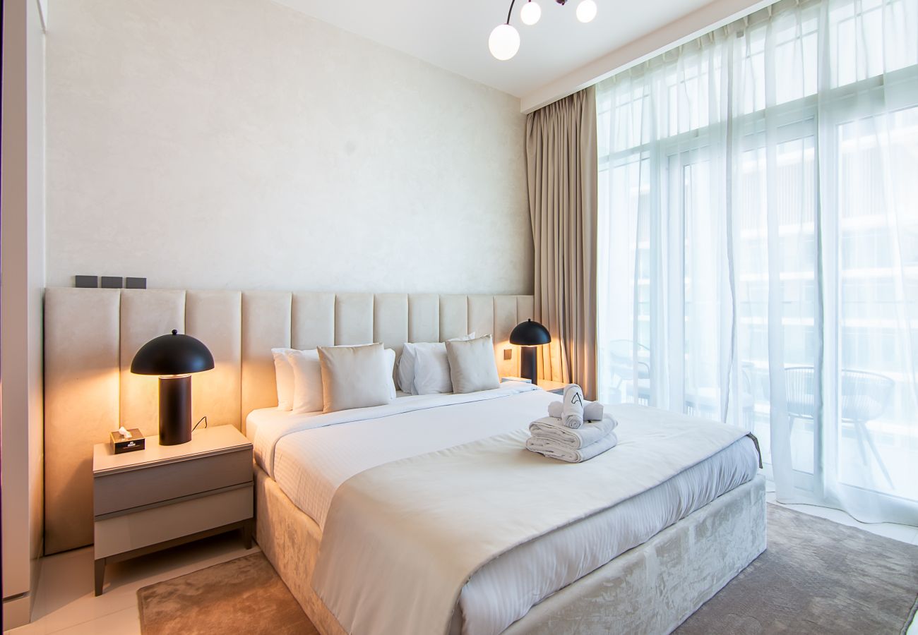 Apartment in Dubai - Luxury 3 Bedroom + Maid’s Room Apartment | Sunrise Bay Tower 1, Emaar Beachfront