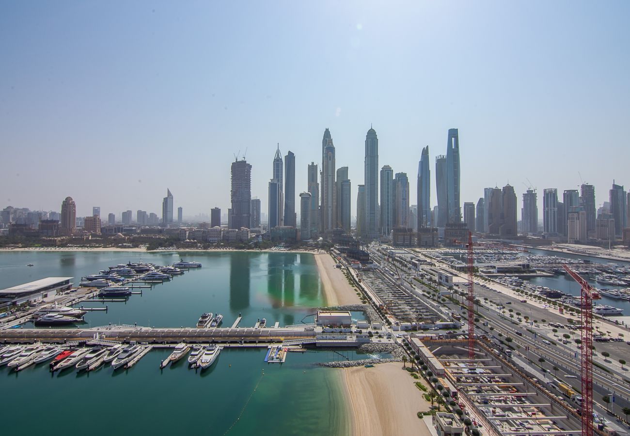 Apartment in Dubai - Luxury 3 Bedroom + Maid’s Room Apartment | Sunrise Bay Tower 1, Emaar Beachfront