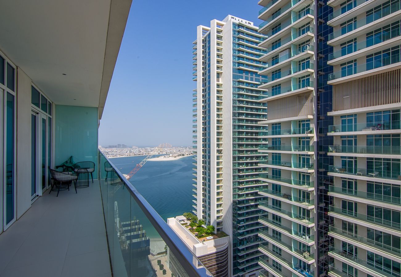 Apartment in Dubai - Luxury 3 Bedroom + Maid’s Room Apartment | Sunrise Bay Tower 1, Emaar Beachfront