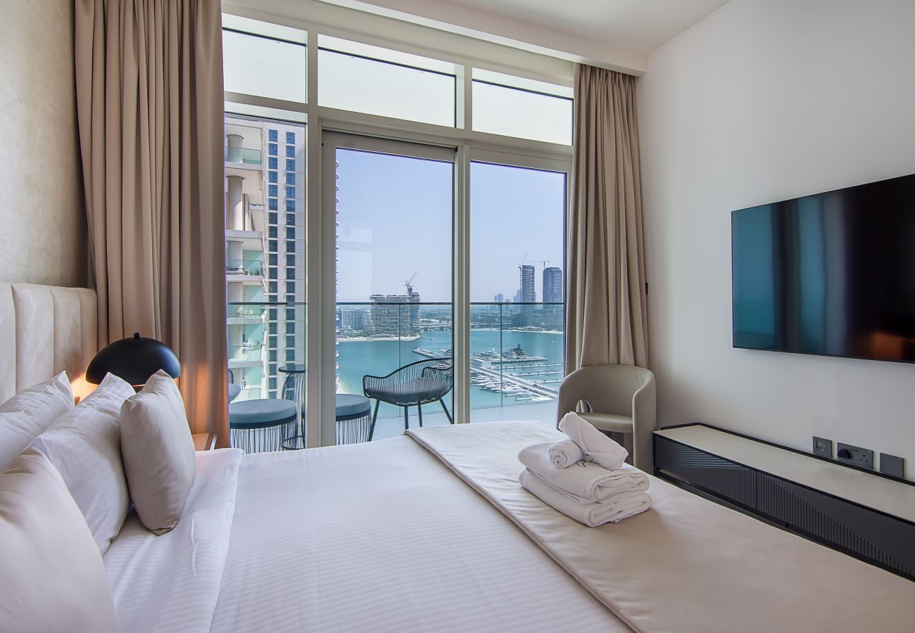 Apartment in Dubai - Luxury 3 Bedroom + Maid’s Room Apartment | Sunrise Bay Tower 1, Emaar Beachfront