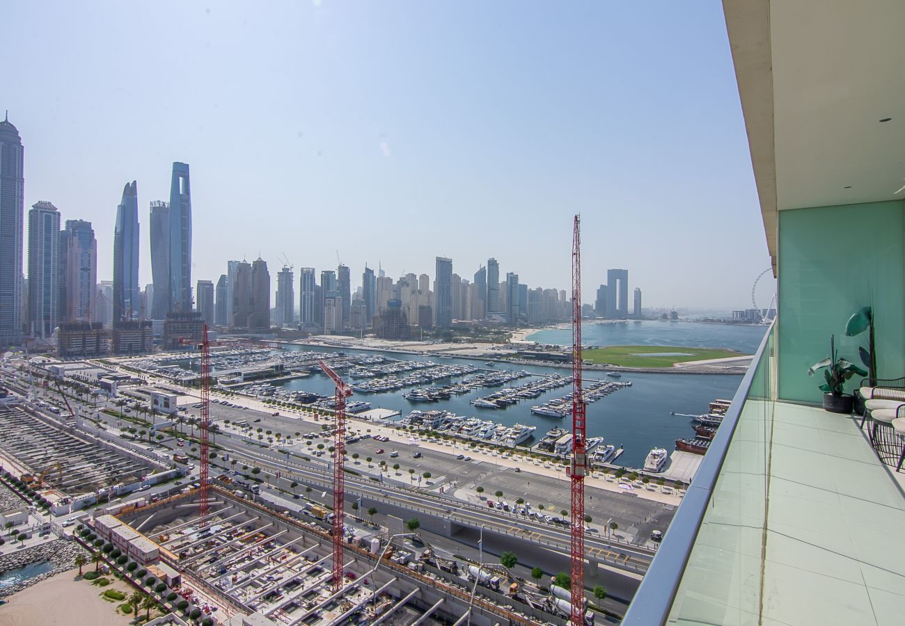 Apartment in Dubai - Luxury 3 Bedroom + Maid’s Room Apartment | Sunrise Bay Tower 1, Emaar Beachfront