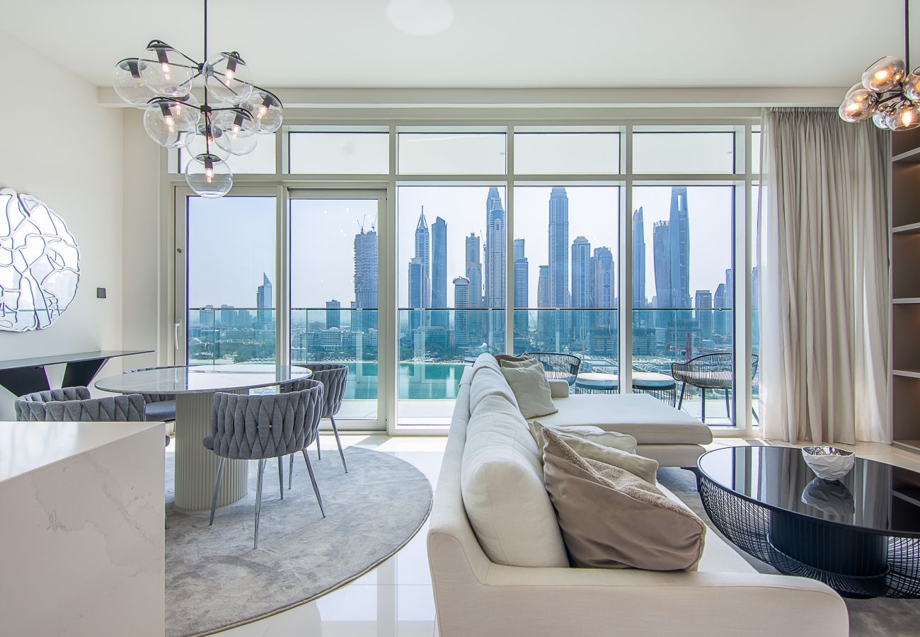 Apartment in Dubai - Luxury 3 Bedroom + Maid’s Room Apartment | Sunrise Bay Tower 1, Emaar Beachfront
