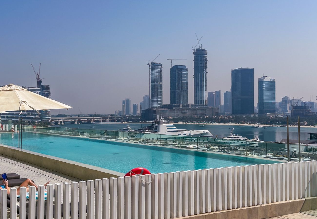 Apartment in Dubai - Luxury 3 Bedroom + Maid’s Room Apartment | Sunrise Bay Tower 1, Emaar Beachfront