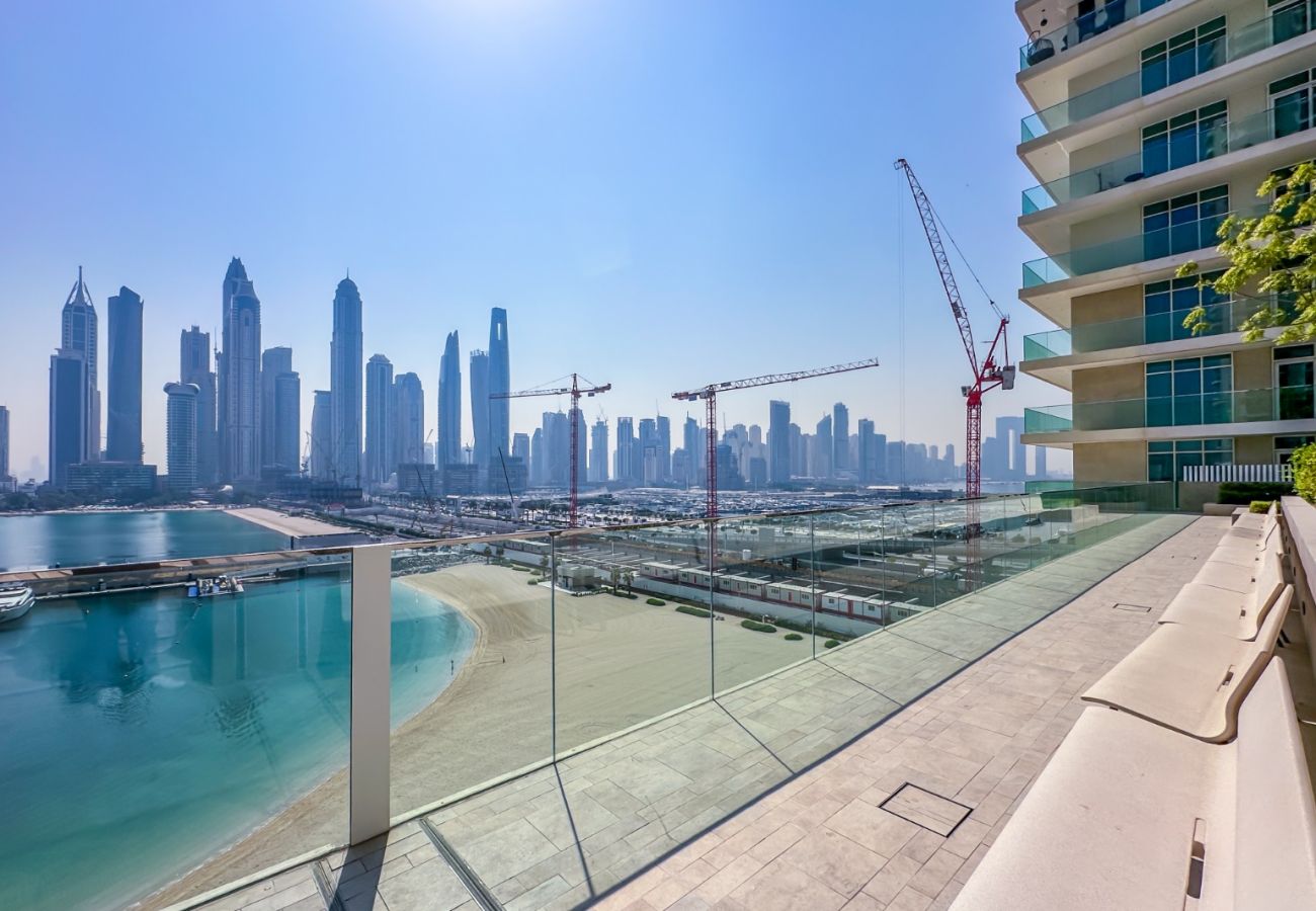 Apartment in Dubai - Luxury 3 Bedroom + Maid’s Room Apartment | Sunrise Bay Tower 1, Emaar Beachfront