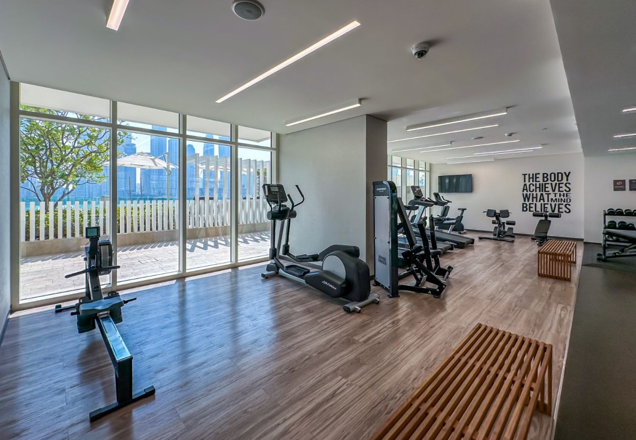 Apartment in Dubai - Luxury 3 Bedroom + Maid’s Room Apartment | Sunrise Bay Tower 1, Emaar Beachfront
