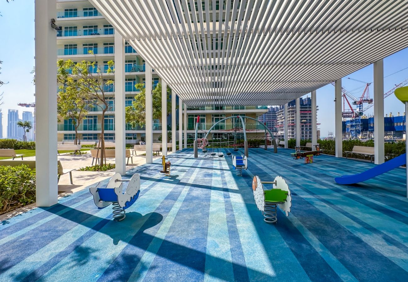 Apartment in Dubai - Luxury 3 Bedroom + Maid’s Room Apartment | Sunrise Bay Tower 1, Emaar Beachfront