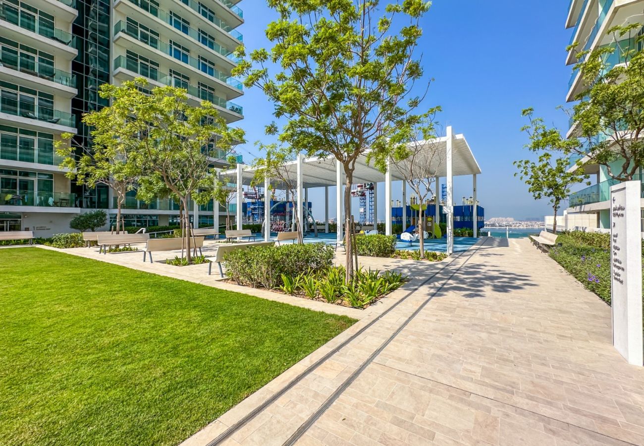 Apartment in Dubai - Luxury 3 Bedroom + Maid’s Room Apartment | Sunrise Bay Tower 1, Emaar Beachfront