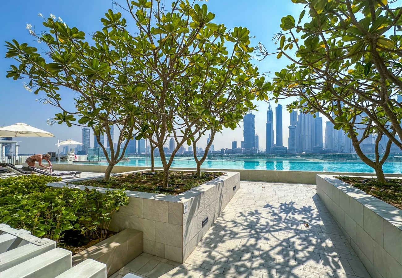 Apartment in Dubai - Luxury 3 Bedroom + Maid’s Room Apartment | Sunrise Bay Tower 1, Emaar Beachfront