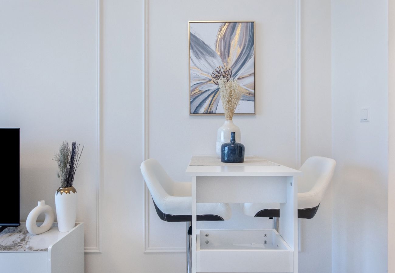 Studio in Dubai - Cozy Studio in Carson  A, Damac Hills