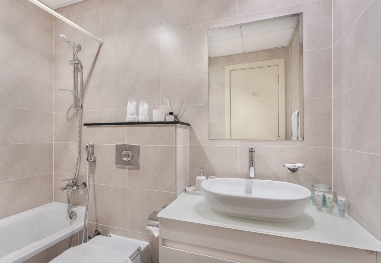 Studio in Dubai - Cozy Studio in Carson  A, Damac Hills