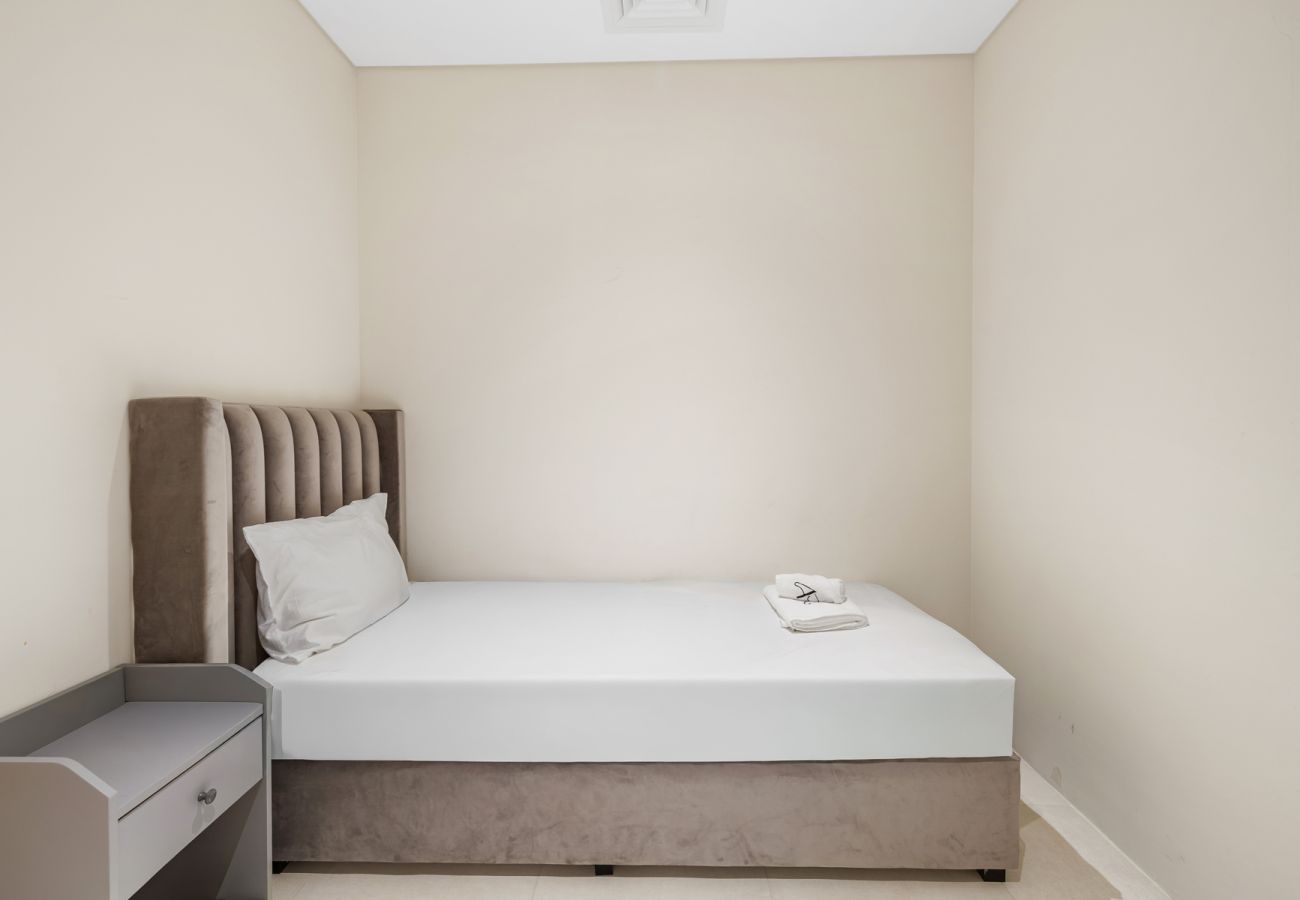 Apartment in Dubai - Spacious 4-Bedroom Loft Duplex Apartment with Balcony, Terrace & Maid’s Room | Creekside, Dubai Creek Harbour
