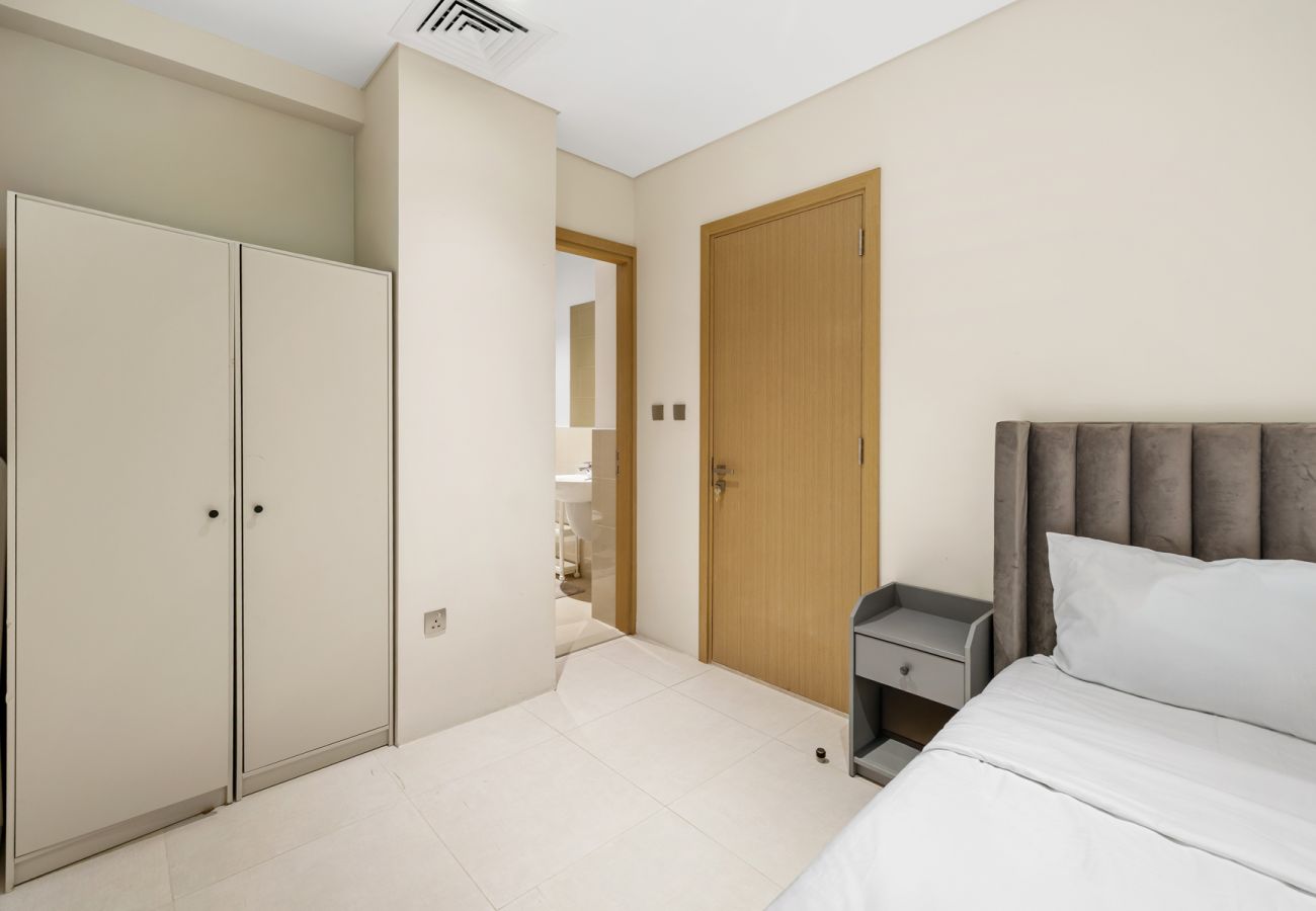 Apartment in Dubai - Spacious 4-Bedroom Loft Duplex Apartment with Balcony, Terrace & Maid’s Room | Creekside, Dubai Creek Harbour