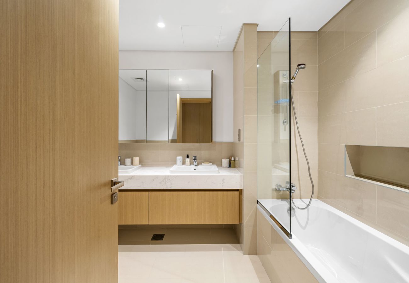 Apartment in Dubai - Spacious 4-Bedroom Loft Duplex Apartment with Balcony, Terrace & Maid’s Room | Creekside, Dubai Creek Harbour