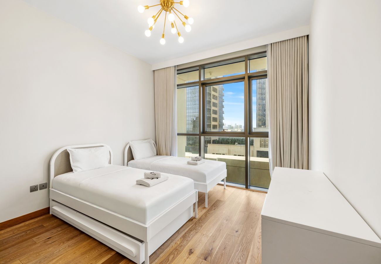 Apartment in Dubai - Spacious 4-Bedroom Loft Duplex Apartment with Balcony, Terrace & Maid’s Room | Creekside, Dubai Creek Harbour
