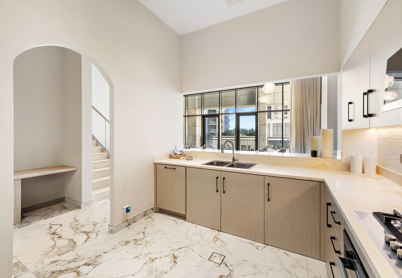 Apartment in Dubai - Spacious 4-Bedroom Loft Duplex Apartment with Balcony, Terrace & Maid’s Room | Creekside, Dubai Creek Harbour