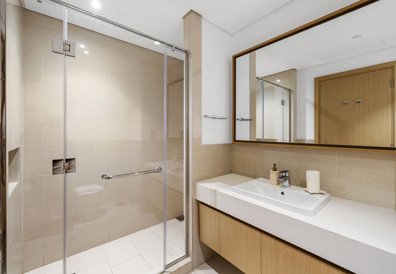 Apartment in Dubai - Spacious 4-Bedroom Loft Duplex Apartment with Balcony, Terrace & Maid’s Room | Creekside, Dubai Creek Harbour