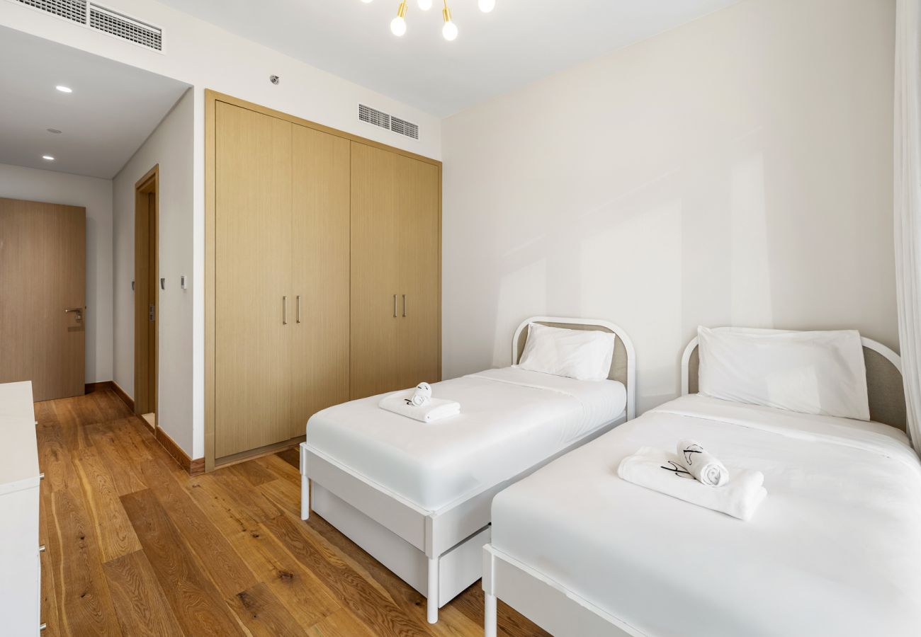 Apartment in Dubai - Spacious 4-Bedroom Loft Duplex Apartment with Balcony, Terrace & Maid’s Room | Creekside, Dubai Creek Harbour