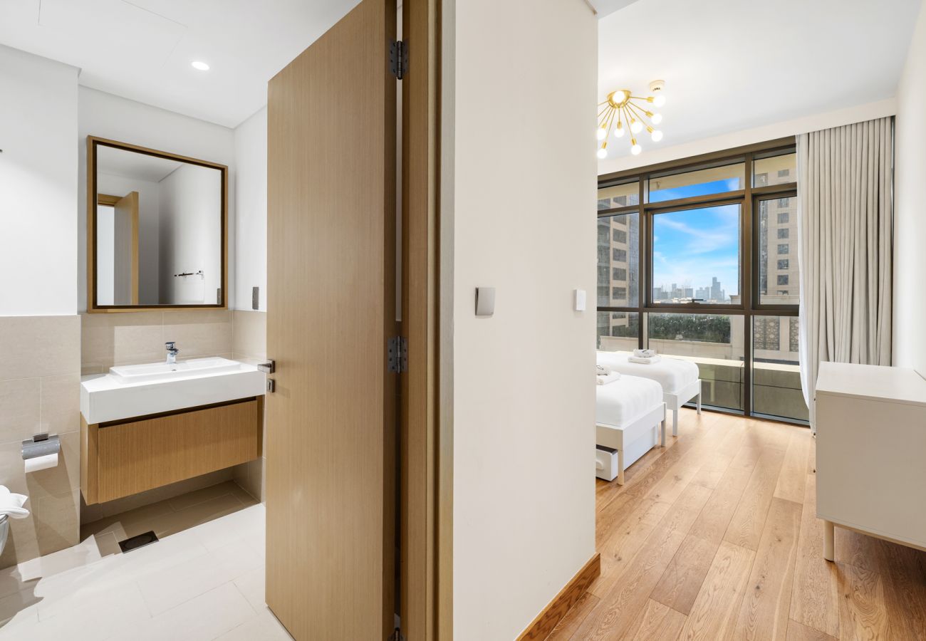 Apartment in Dubai - Spacious 4-Bedroom Loft Duplex Apartment with Balcony, Terrace & Maid’s Room | Creekside, Dubai Creek Harbour