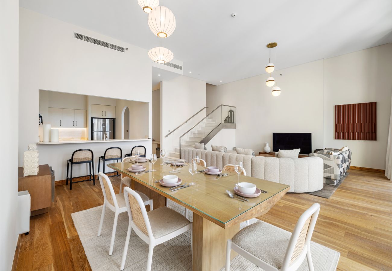 Apartment in Dubai - Spacious 4-Bedroom Loft Duplex Apartment with Balcony, Terrace & Maid’s Room | Creekside, Dubai Creek Harbour