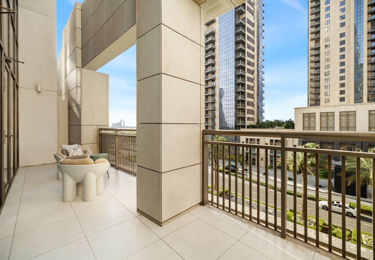 Apartment in Dubai - Spacious 4-Bedroom Loft Duplex Apartment with Balcony, Terrace & Maid’s Room | Creekside, Dubai Creek Harbour