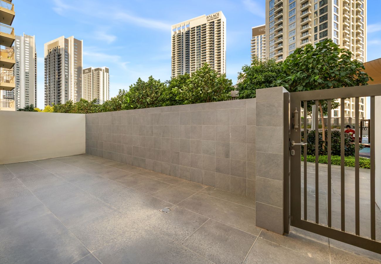 Apartment in Dubai - Spacious 4-Bedroom Loft Duplex Apartment with Balcony, Terrace & Maid’s Room | Creekside, Dubai Creek Harbour