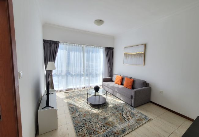 Apartment in Dubai - Spacious 1-Bedroom at MAG 214, JLT