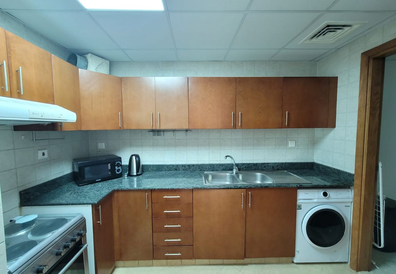 Apartment in Dubai - Spacious 1-Bedroom at MAG 214, JLT