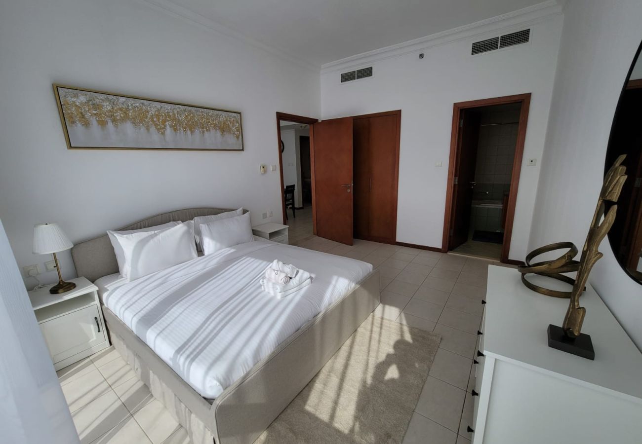 Apartment in Dubai - Spacious 1-Bedroom at MAG 214, JLT