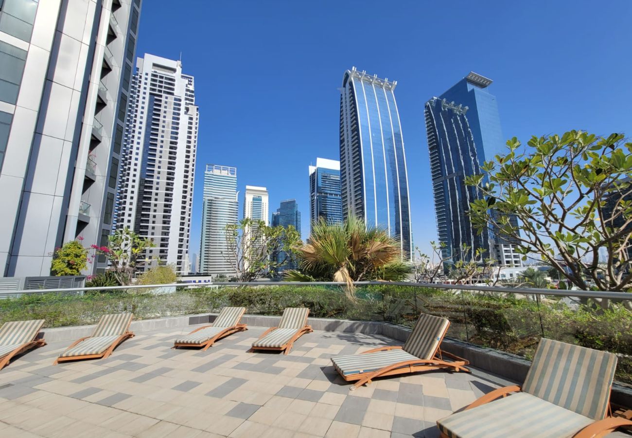 Apartment in Dubai - Spacious 1-Bedroom at MAG 214, JLT
