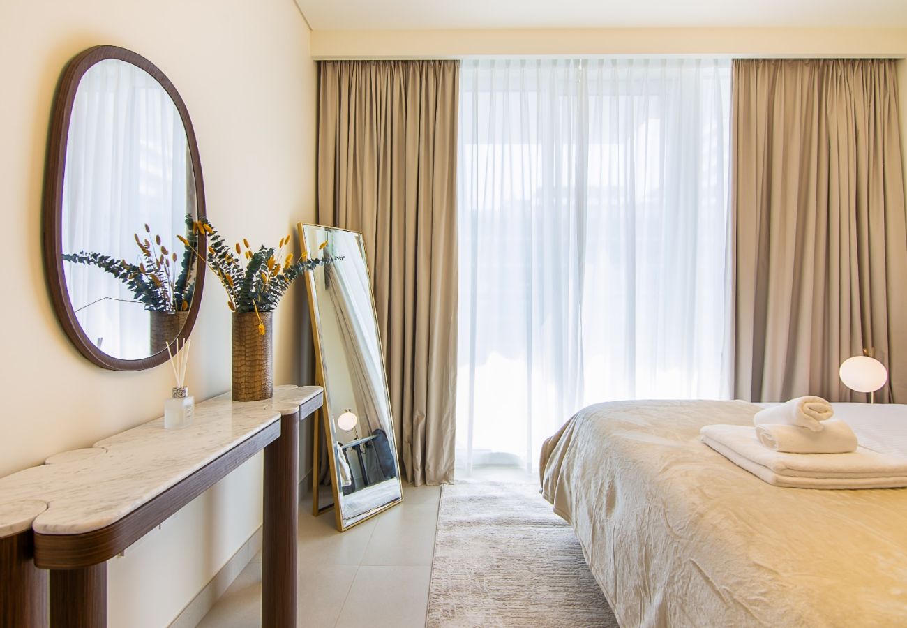 Apartment in Dubai - Elegant 1-Bedroom Apartment | Beach Mansion Tower 2 | Emaar Beachfront