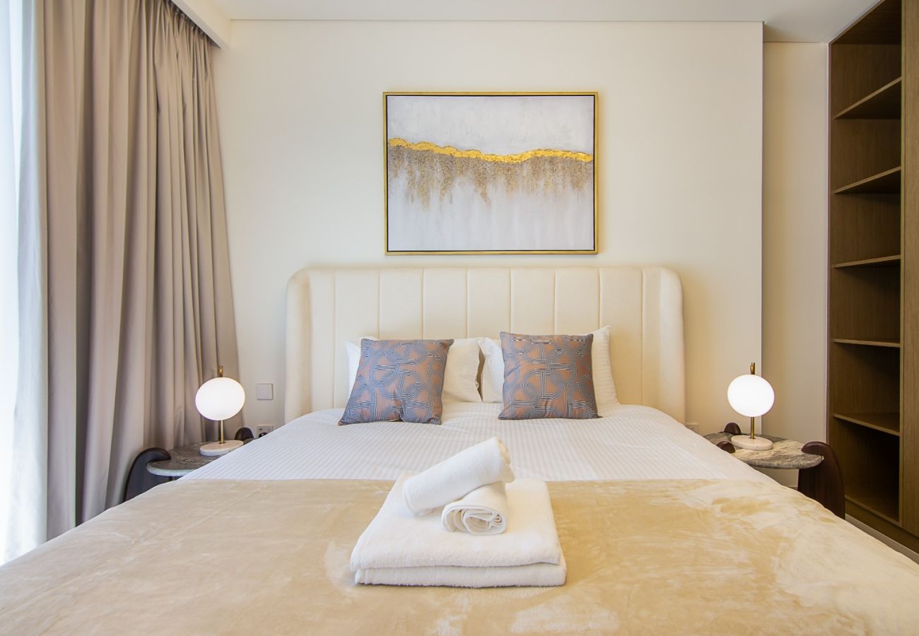 Apartment in Dubai - Elegant 1-Bedroom Apartment | Beach Mansion Tower 2 | Emaar Beachfront